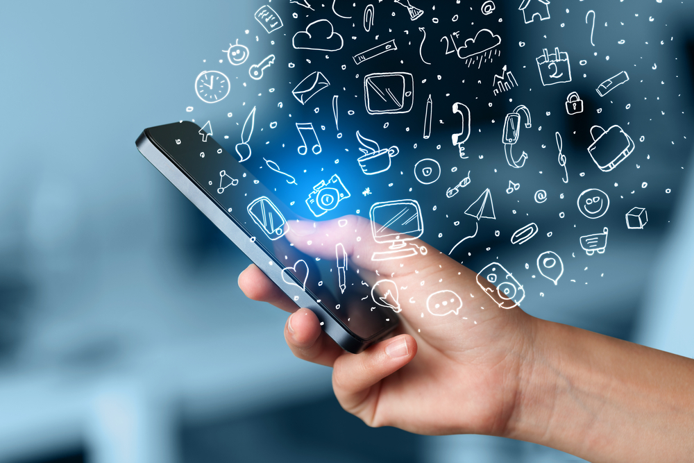 aplicaciones móviles a la medida para iOS y Android integradas a sistemas Web y chatbots